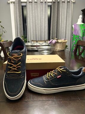 New w/box. Levi’s Bennett Denim Sneakers